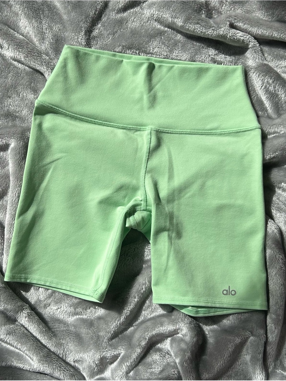Alo Yoga High-Waist Biker Shorts - Mint Green - Size Small